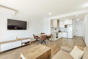 Η κουζίνα ή μικρή κουζίνα στο Savina Bliss Residences