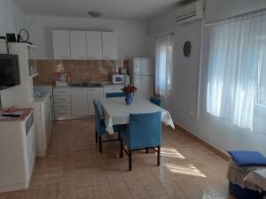 Kuchyňa alebo kuchynka v ubytovaní Apartman Gordana