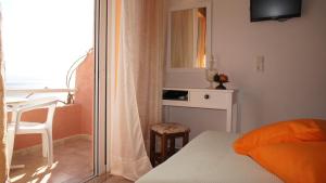 A bed or beds in a room at Idi