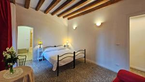 A bed or beds in a room at Hotel Messner