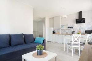 Kuchyňa alebo kuchynka v ubytovaní APARTAMENTY "LA VILLA" SUPERIOR II z dwoma sypialniami, balkonem, parkingiem, blisko centrum
