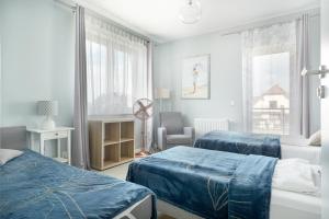 Posteľ alebo postele v izbe v ubytovaní APARTAMENTY "LA VILLA" SUPERIOR II z dwoma sypialniami, balkonem, parkingiem, blisko centrum