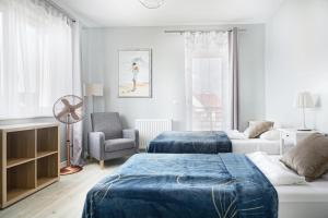 Posteľ alebo postele v izbe v ubytovaní APARTAMENTY "LA VILLA" SUPERIOR II z dwoma sypialniami, balkonem, parkingiem, blisko centrum