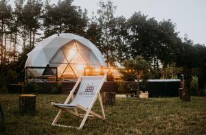 Sëtnowa Glamping外面的花园