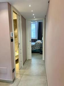 a hallway leading to a room with a bedroom at Casa Matisse in Turin