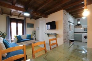 a living room with a couch and a table and chairs at Apartamentos Vedelejos in Hervás