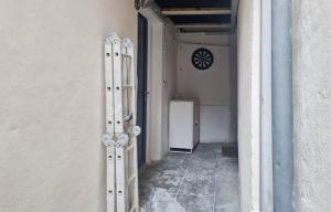 Elle comprend un réfrigérateur. dans l'établissement Fleuriau cozy boheme Proche marché & Vieux Port, à La Rochelle 23 autres photos