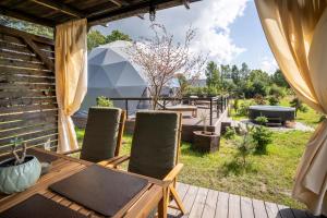 Sëtnowa Glamping外面的花园
