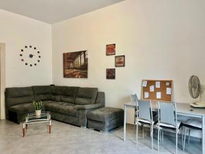 a living room with a couch and a table at Gens Fulvia Brindisi in Brindisi