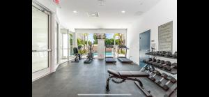 Фитнес-центр и/или тренажеры в MIAMI WOOD APART HOTEL NEW 2024 - PRIVATE TERRACE - free GARAGE - Beach 5 min