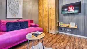 Telewizja i/lub zestaw kina domowego w obiekcie Apartament SPA 44 Resort Kozubnik blisko Szczyrk- 5D Apartamenty