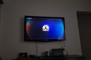 Μια τηλεόραση ή/και κέντρο ψυχαγωγίας στο 2 bed apartment just off reforma