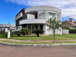 Το κτήριο όπου στεγάζεται  η παραθεριστική κατοικία