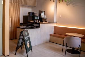 Cozzy Suites Paraíso Hotel的厨房或小厨房