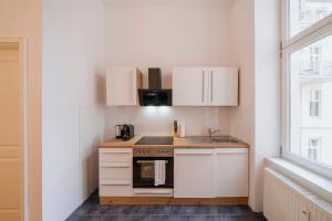 Η κουζίνα ή μικρή κουζίνα στο Homely Berlin - Chic Flat, City View, Subway, Café, River