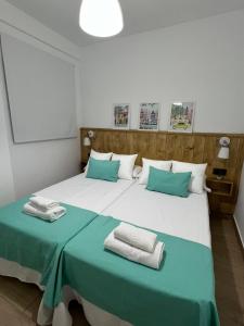 La Vida Es Bella II Córdoba房間的床