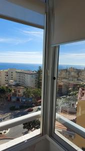 Pemandangan laut umum atau pemandangan laut yang diambil dari apartmen