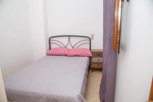 Postel nebo postele na pokoji v ubytování ΕΞΟΧΗ ΚΑΙ ΘΑΛΑΣΣα