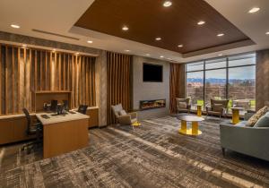 TV a/nebo společenská místnost v ubytování SpringHill Suites by Marriott Reno
