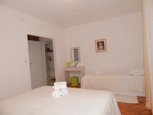 Postel nebo postele na pokoji v ubytování Apartments Nedjeljka