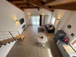 an overhead view of a living room with a table at Casa dei pazzi Montanari da Cristina in Alfedena