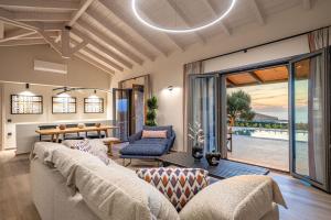 Χώρος καθιστικού στο Horizon Retreat
