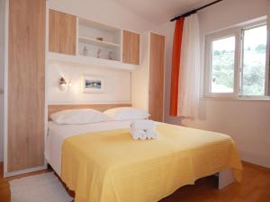 Postel nebo postele na pokoji v ubytování Apartments Nedjeljka