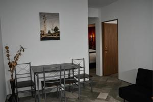 Ruang duduk di Aparta Suite Torre De Prado Penthouse