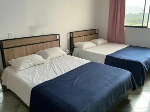 Katil atau katil-katil dalam bilik di Aparta Suite Torre De Prado Penthouse