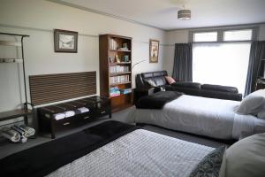Gallery image of Catnap Cottage, Newly Renovated in Manapouri