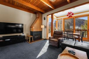 a living room with a couch and a television at Tennis Townhome 1337 : 2 in Keystone