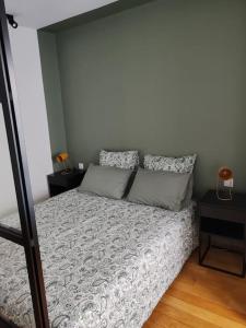 a bed in a bedroom with two pillows on it at Studio moderno al centro di Parigi - République in Paris +5 photos