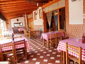 A restaurant or other place to eat at Hotel-Pensione 4 Stagioni