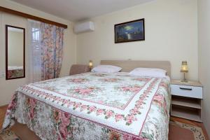 Postel nebo postele na pokoji v ubytování Apartments with a parking space Icici, Opatija - 7788