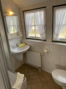 Koupelna v ubytování Ferienwohnung Nr 07 OG Spitzboden