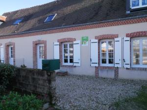 a white building with windows and a roof at Charmant gîte solognot avec cour privative, proche commerces et nature - FR-1-590-16 in Coullons