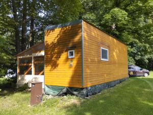 Budova, kde se kemp nachází + 13 fotografií