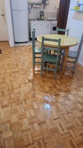a kitchen with a table and chairs on a wooden floor at Genial con excelente ubicación in Buenos Aires