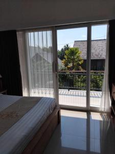 Postel nebo postele na pokoji v ubytování Sujiwa Ubud Hotel & Villa