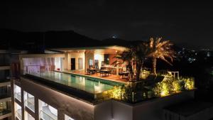 Bazén v ubytování Elite Atoll Serviced Apartments Phuket nebo v jeho okolí