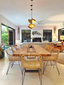 Гостиная зона в Villa Katalini - Amazing 4BR Tropical Villa Seminyak