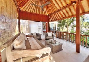 Гостиная зона в Villa Katalini - Amazing 4BR Tropical Villa Seminyak