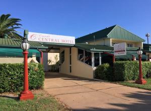 a central hotel with two street lights in front of it at Emerald Central Hotel in Emerald +15 photos