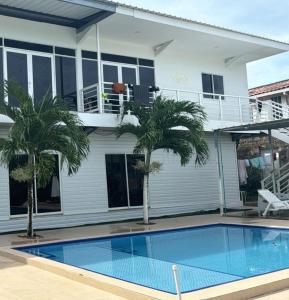 Kolam renang di atau dekat dengan Apartamento Danishas Place VIP
