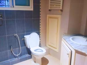 Koupelna v ubytování Belle 2 Chambres avec Internet - Ennasr 2 Hedi Nouira - Parfait Pour Les familles - Vue panoramique