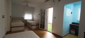 Ένα ή περισσότερα κρεβάτια σε δωμάτιο στο Giralda Loft Deluxe