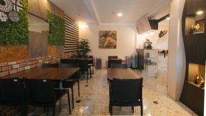 Posezení v ubytování RedDoorz Plus at Seventy Five Inn Near Manila Airport