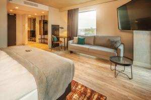 TV a/nebo společenská místnost v ubytování Holiday Inn - the niu, Fender Amsterdam