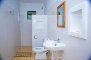 Koupelna v ubytování Shamba Hostel + 89 fotografií