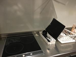 長崎市にあるHotel Nagasaki Stationのキッチン(コンロ、調理器具入りバスケット付) +8枚の写真
